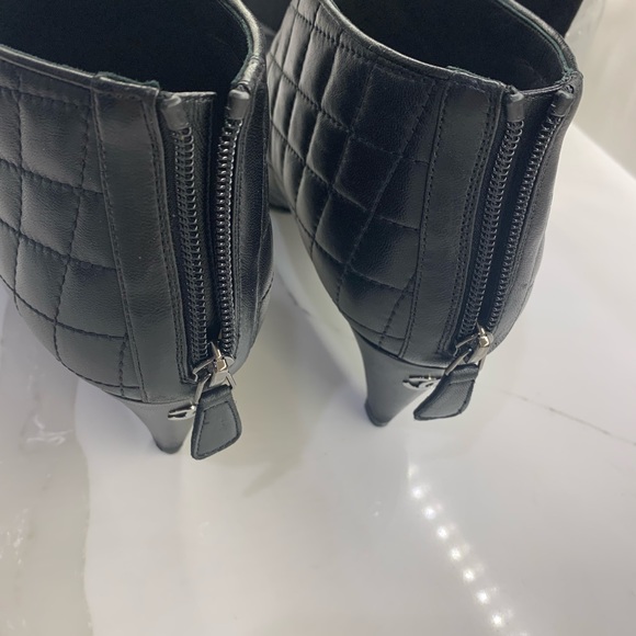 Chanel booties size 40 color black with silver cc new soles - Picture 9 of 13